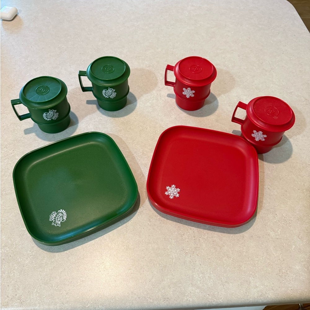 Tupperware Holiday 8" Red & Green Plates & Cups 1534 Snowflakes & Doves